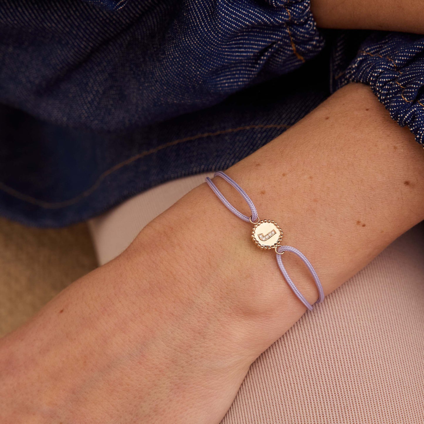 Bracelet cordon Alphabet perles d'or