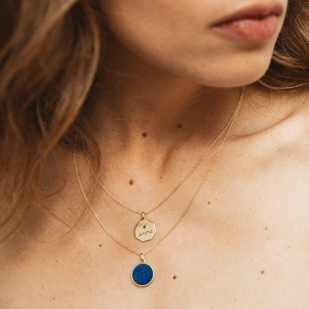 Médaille Amore - Or jaune 18 carats et saphir bleu