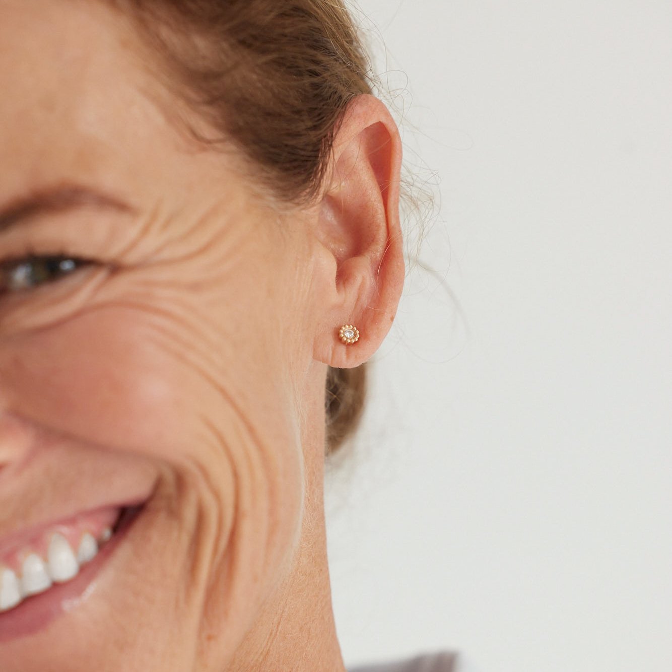 Puce d'oreille Marguerite - Or 18 carats et diamant