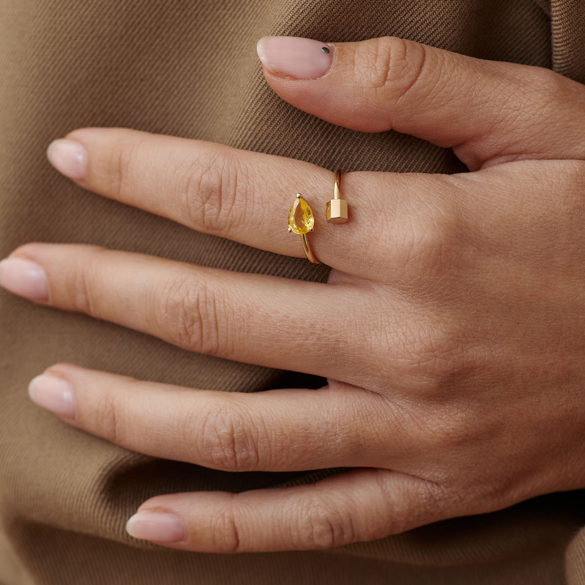 Bague P 22 saphir jaune