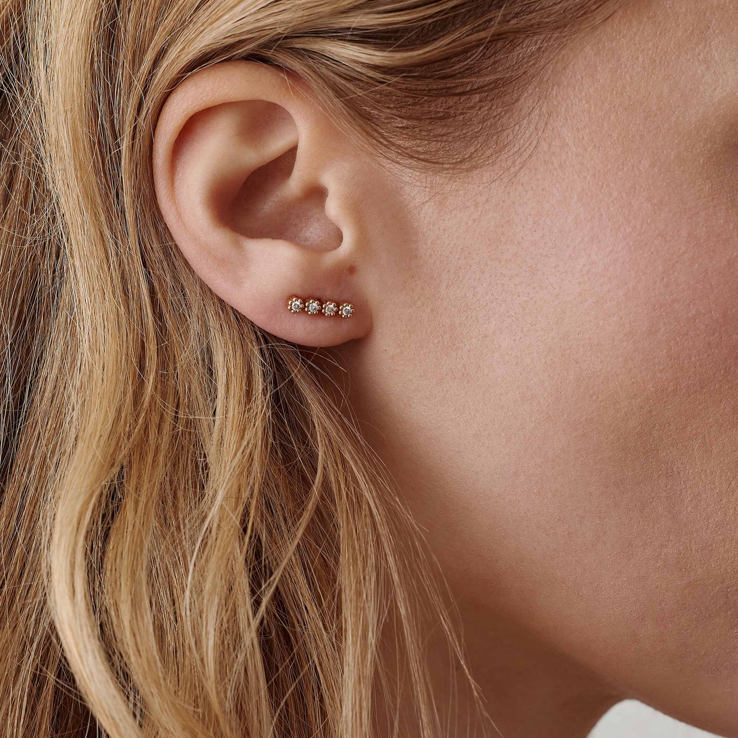 Puce d'oreille barrette Mini Marguerite 4 diamants