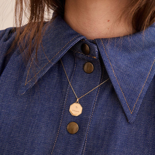 18-carat yellow gold octagonal pendant necklace with delicate gold bead detailing on model wearing denim blouse. - Médaille My Poinçon 22 perles d'or