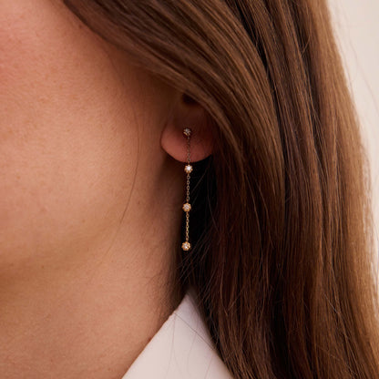 Boucle d'oreille pendante Mini Marguerite L - Or 18 carats et diamants