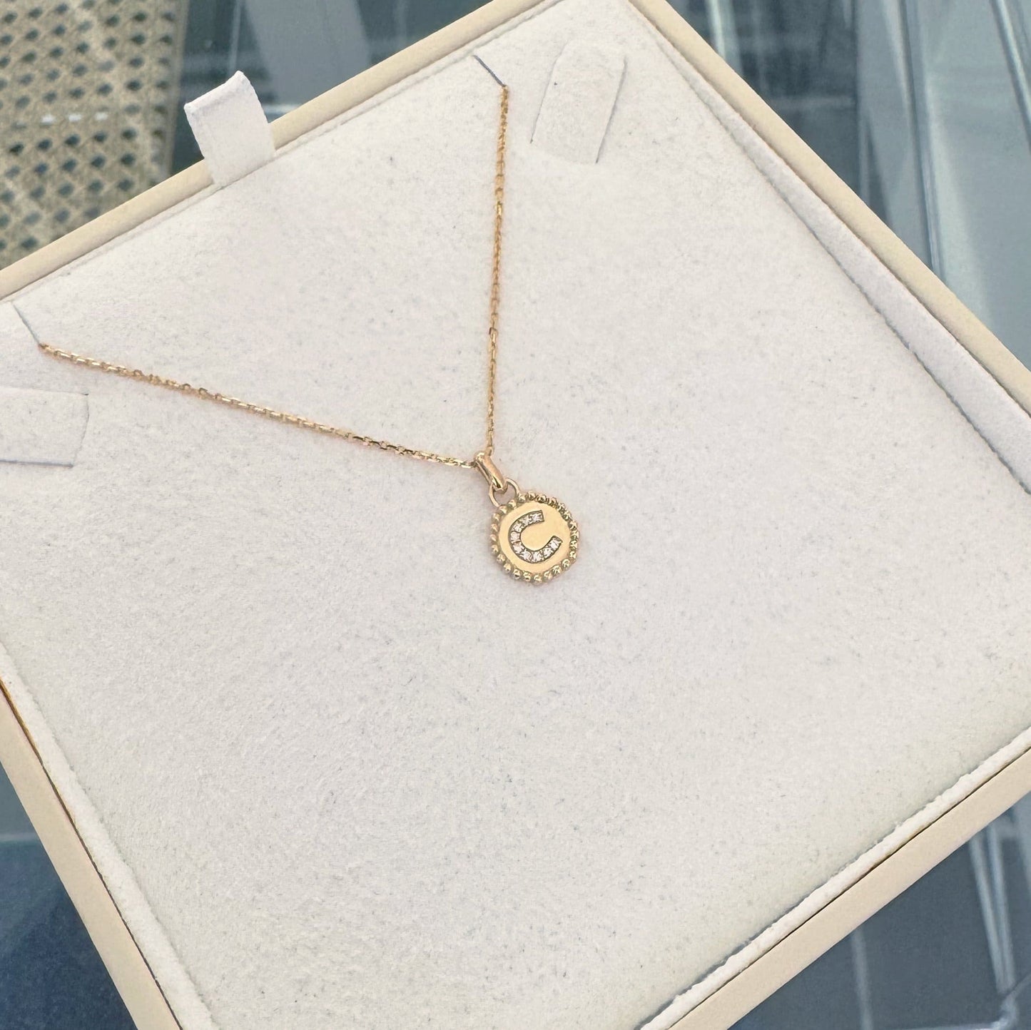 Médaille Alphabet perles d'or - Or 18 carats  et diamants